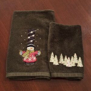 Snowman and Christmas Trees ☃️🎄 Olive Green Holiday Hand/Fingertip Towel Set